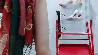 大学生在万圣节视频中展示她的大奶子和大阴户