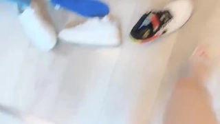 巨乳妹说被发现就邀请加入一起KTV偷情