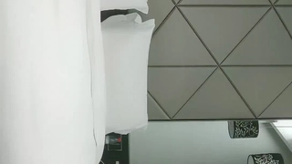 业余少女在她紧致的屁股里接受大鸡巴