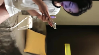 新人小少妇露脸初次下海，颜值不错身体保养的很嫩，揉软的骚奶子肆意揉捏，小逼逼掰开给狼友看自慰呻吟好骚第10集